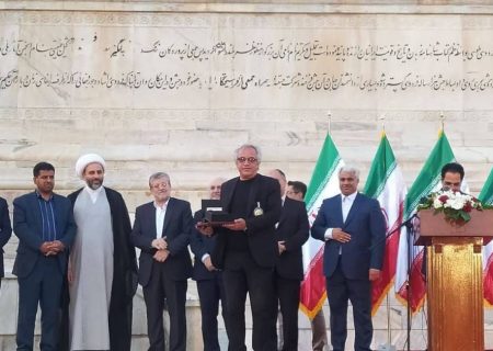 اعطای نشان فردوسی به محمد حسین لطیفی نویسنده و کارگردان برجسته کشور